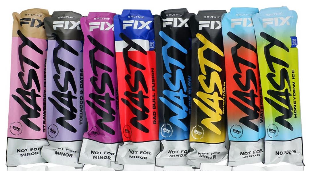 Nasty Nasty <ul> <li>Sorunsuz ve kullanımı kolay</li> <li>Aynı harika tat ve memnuniyet</li> <li>Kullanışlı ve şık</li> <li>Kompakt ve hafif</li> <li>700 mah pil ile çalışır</li> <li>2ml Nasty Salt e-sıvı içerir</li> <li>Yaklaşık: 800 puff (20 Geleneksel Sigaraya Eşdeğer) Kompakt ve Şık Tasarım)</li> <li>Nikotin Gücü 20mg</li> <li>3 gün (Ortalama tüketim)</li> <li>Ödüllü Nasty Juice lezzetleriyle dolu</li> <li><span style="color: #ff0000;"><strong>1 Adet Fiyatıdır.</strong></span></li> </ul> <p style="text-align: center;"></p>